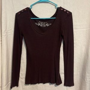 Long sleeve with brown buttons
